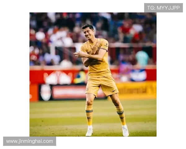 偶遇足球巨星路人心中的惊喜与感动瞬间